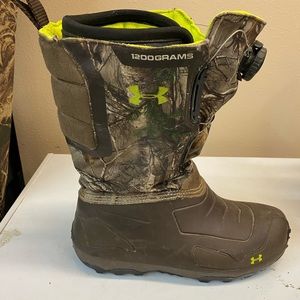 1200 gram Under Armour boots
